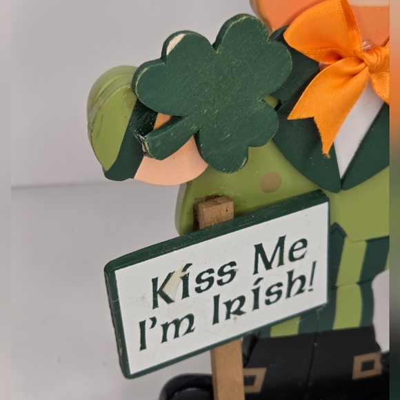 Wooden Leprechaun St. Patrick's Day Tabletop Decor Kiss Me I'm Irish - Picture 3 of 8